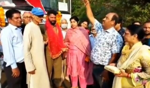 Deputy Mayor Adv. Purnima Sharma flags off bus service for Sukrala Mata temple.