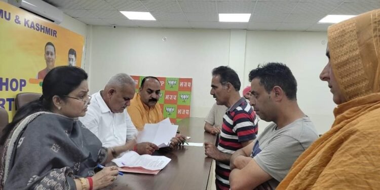 Sh. Sham Choudhary, Smt. Priya Sethi, Sh. Munish Sharma listen to the public grievances