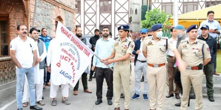 IGP Kashmir flags off a group of youth for Bharat Darshan Tour in Srinagar