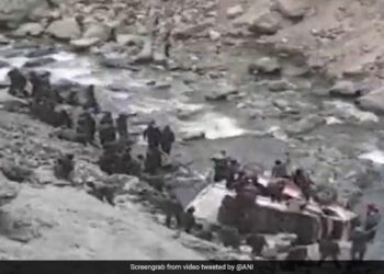 7 Soldiers Dead After Vehicle Carrying 26 Falls Into River In Ladakh