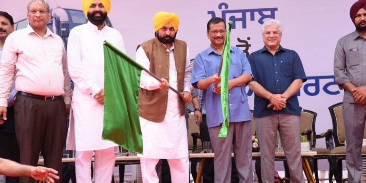 Mann & Kejriwal flag off bus service to Indira Gandhi International (IGI) airport
