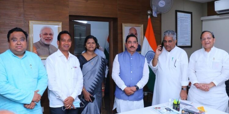 Jagannath Saraka and Tukuni Sahu signed the nomination papers of NDA’s Presidential candidate Droupadi Murmu