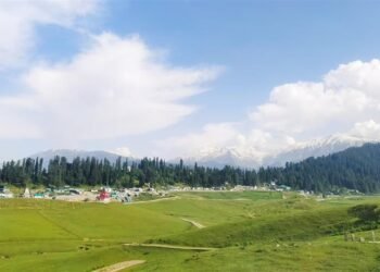 Partly cloudy, mainly dry weather likely in Jammu and Kashmir