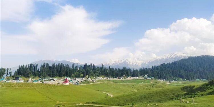 Partly cloudy, mainly dry weather likely in Jammu and Kashmir