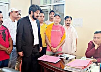 Nikhil Padha (Activist) met with PF Commissioner with Hundreds of Labourers, Representing their long due grievances