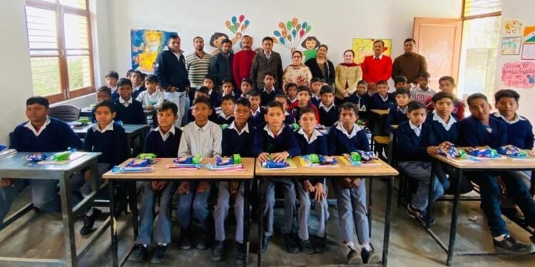 *Anti Crime NGO distributes Notebooks, Stationary items at Government School Bishnah*