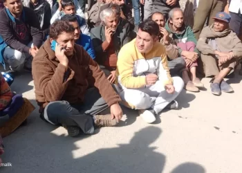 Aijaz Ahmed Khan leads protest against PMGSY Dept in Ramban  