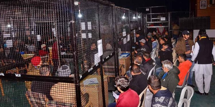 Himachal polls: BJP leading in 20 seats, Congress on 13