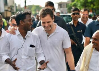 Bharat Jodo Yatra resumes from Mahudiya village of Madhya Pradesh, Computer Baba joins Rahul Gandhi