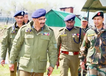 Jammu and Kashmir DGP Dilbag Singh lays wreath at Balidan Stambha on 51st anniversary of Vijay Diwas