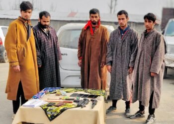*Extortion Racket Busted in Kulgam, 5 Robbers Impersonating as Militants Arrested Along With Fake Weapons: Police*