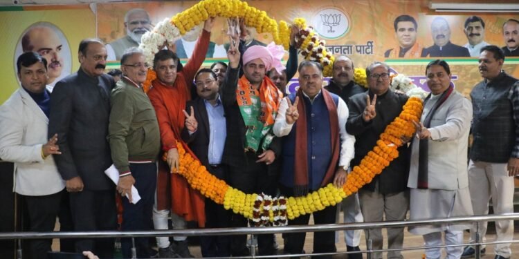 Sardar Tiku Khan along with supporters join BJP