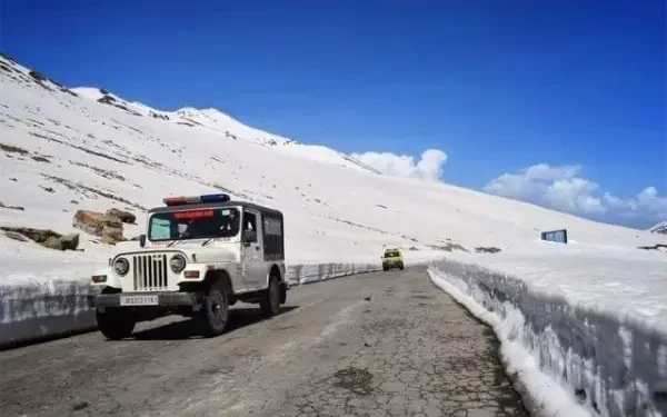 Mughal Road reopens for traffic after shut for 12 hours