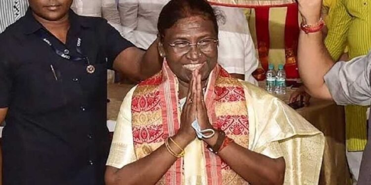 President Murmu offers prayers at Tirumala temple