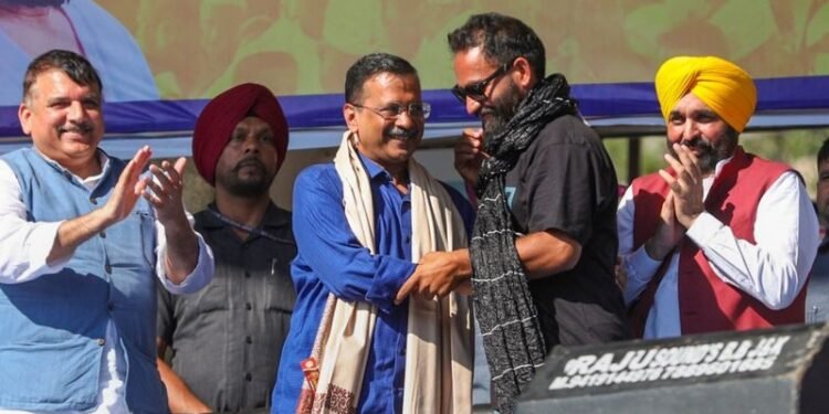 “Kejriwal Offers to Share Insights with Omar on Managing a ‘Half-State’ Like J&K!”