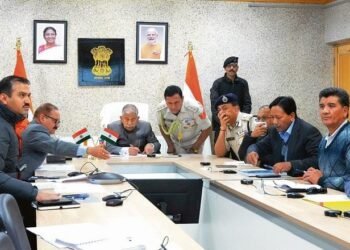 Ladakh L-G Reviews 24×7 Power Project for 27 Villages in Kargil