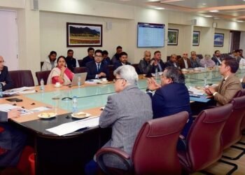 Omar Abdullah urges increased e-bus frequency, adds hospitals to routes