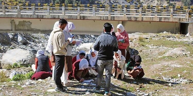 “Geology Students from Government Degree College Drass Visit Zojila Pass”