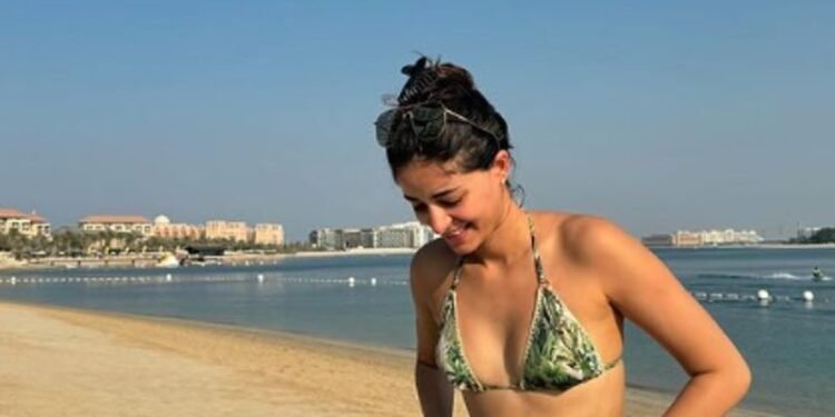 Ananya Panday basks in the beach sun; mother Bhavana reacts