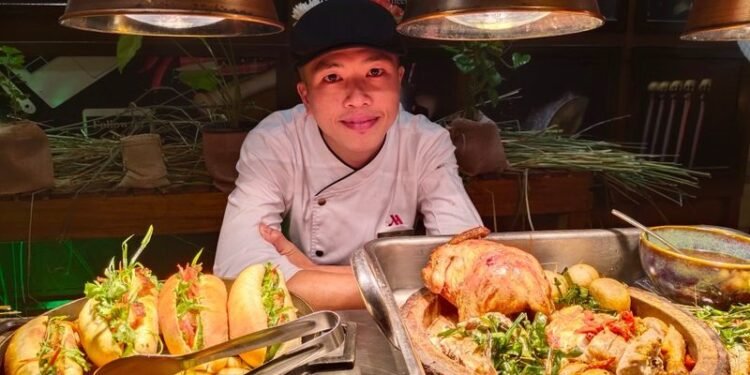 Chef Duy showcases Vietnam’s popular dish Pho Ga