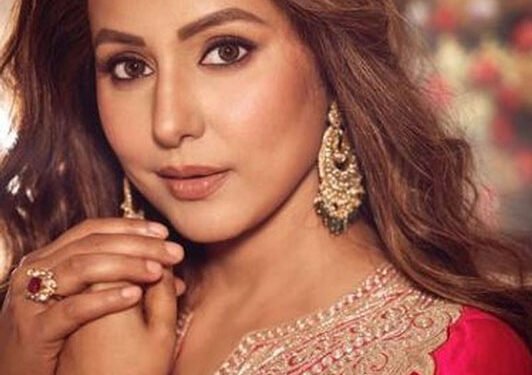 Hina Khan goes snorkeling in Maldives: The ocean humbles me