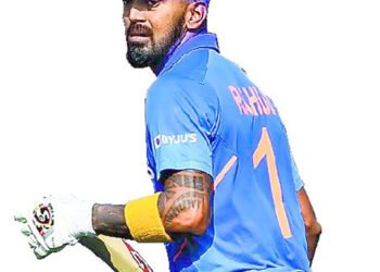 Border-Gavaskar Trophy: KL Rahul hit by friendly fire, Virat Kohli defies injury concerns