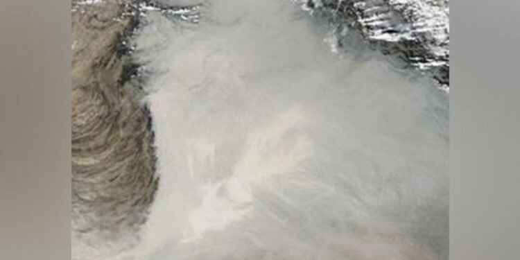 Pak imposes ban on public places in Lahore after AQI soars beyond 1000