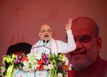Give up arms or face strong action: Amit Shah to Naxals