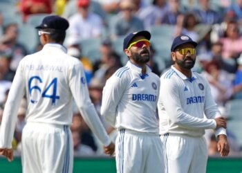 Kohli addresses team in Brisbane, Rohit bats against semi-new and new ball