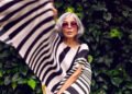 Zeenat Aman remembers quantity of paan that Big B consumed for ‘Khaike Paan Banaras Wala’