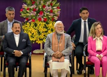 Need to develop earthquake warning systems: PM Modi