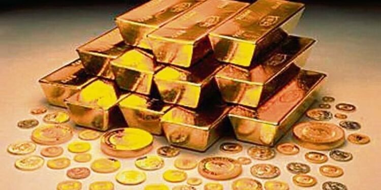 Rs 8.47 crore gold seized at Mumbai airport; 3 staffers among 5 held
