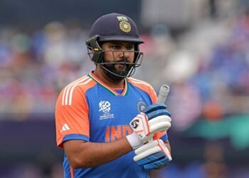 Rohit has no reason to retire, will be among best ODI captains: AB de Villiers
