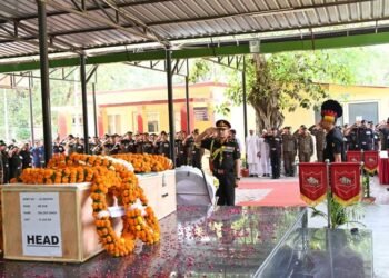 Naib Subedar posted at Siachen dies, Army chief Gen Dwivedi pays homage