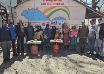 Army illuminates border village with solar power in Karnah Valley