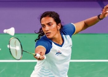 Sindhu makes winning start, Lakshya loses