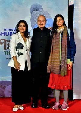 Anupam Kher observes one minute silence for Pahalgam terror attack victims at Tanvi The Great event