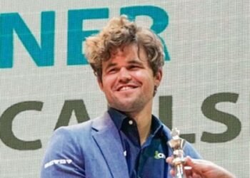 Chess grandmaster Magnus Carlsen forced into a draw in a showdown against ‘the world’