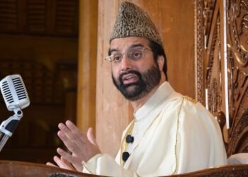 Mirwaiz urges people to ensure safety of Kashmiris living across country