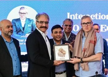 Omar engages with tour operators to discuss ways for tourism revival in J&K