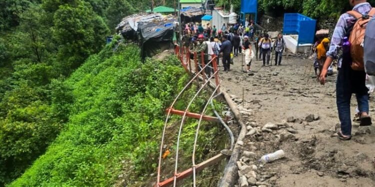 2 palanquin-bearers from J-K die, 3 others injured in landslide on Kedarnath trek route