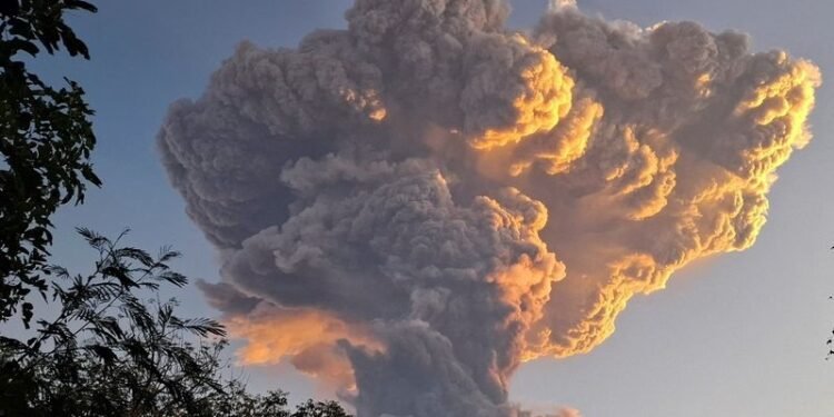 Eruption of Indonesia’s Mount Lewotobi Laki Laki volcano creates ash plume visible 90 miles away