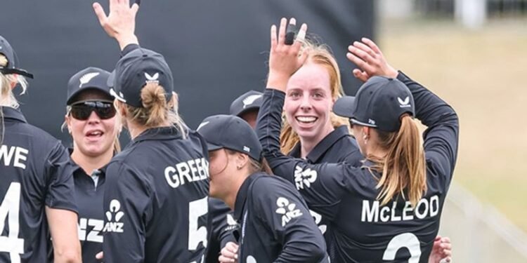 Bree Illing, Bella James earn first New Zealand women’s central contracts
