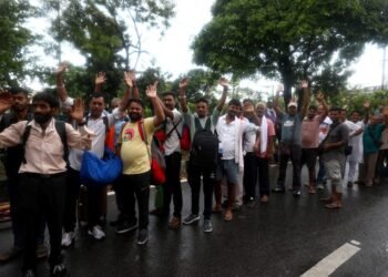 Pilgrims Throng Jammu for On-the-Spot Amarnath Yatra Registration