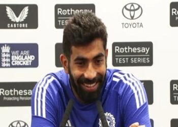 🎙️ “Somebody’s wife is calling!” Jasprit Bumrah leaves everyone in splits while sharing his most memorable moment in England 😂🏏