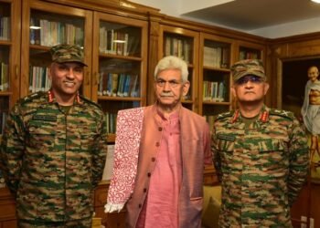 GoC-in-C Northern Command Briefs LG Sinha on Success of Operation Mahadev