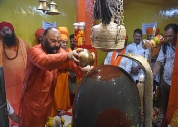 Lord Shiva’s Holy Mace Taken to Shankaracharya Temple as Part of Amarnath Yatra Traditions