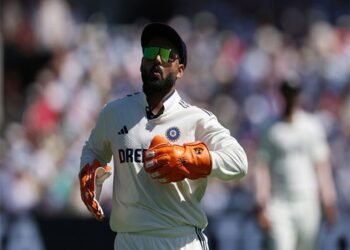 Rishabh Pant Breaks Dhoni’s Record, Surpasses Viv Richards in Six-Hitting Spree at Lord’s