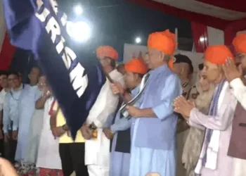 LG Manoj Sinha Flags Off First Batch of Amarnath Yatra Pilgrims from Jammu
