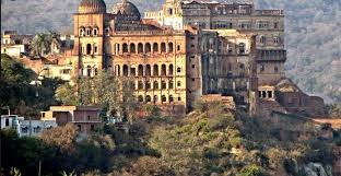 Div Com Reviews Progress of Ongoing Projects at Mubarak Mandi Heritage Complex